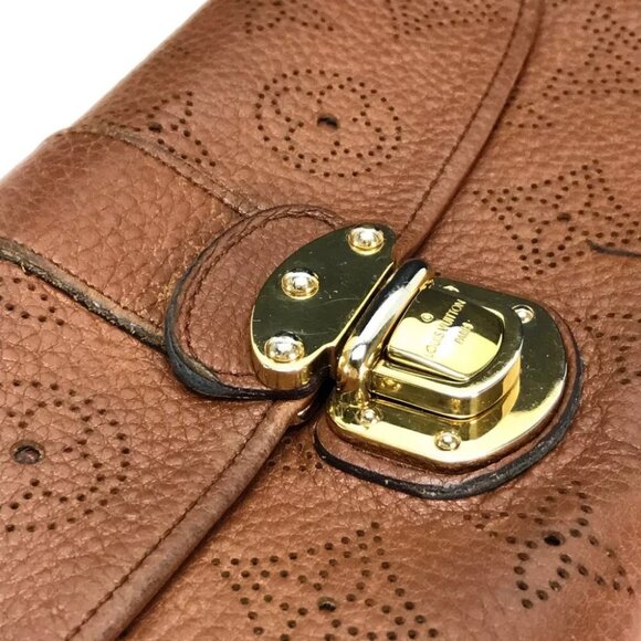 LOUIS VUITTON Mahina Clutch Amelia Bifold Long Wallet - Picture 4 of 10